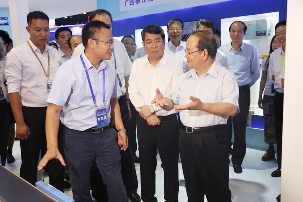 晶联光电8.5代ITO靶材亮相广西创新驱动成就展获自治区鹿书记“点赞”