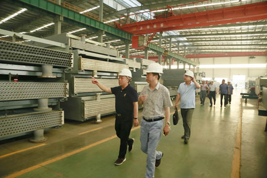 市科技局局长王进光临z6.com调研工作