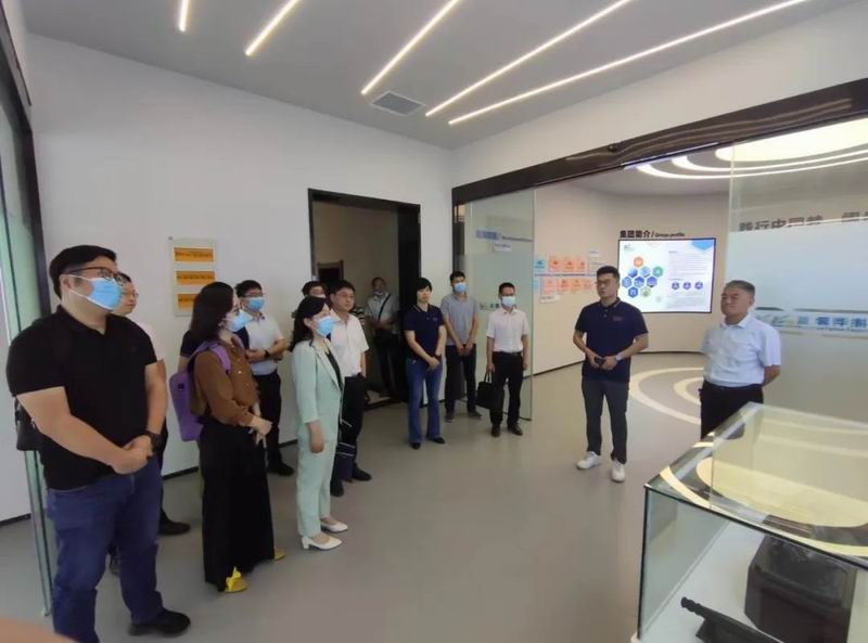 龙门尝试室专家一行光临z6.com科技集团调查互换