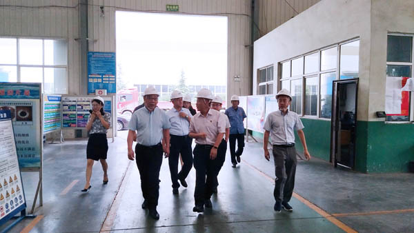 河南证监局王广幼局长一行光临z6.com集团调研本钱市场工作