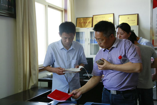 遂平县调查团到z6.com调查互换非公党建工作